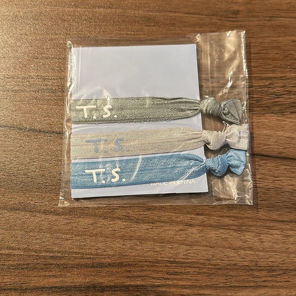 Taylor Swift Hair Ties - Picture 2 of 2